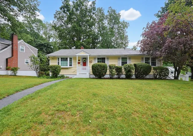 Photo 3 of Sale Pending at 32 Saratoga Dr, Worcester, MA 01606 | MLS# 73557431 | Listing updated on 2026-09-14