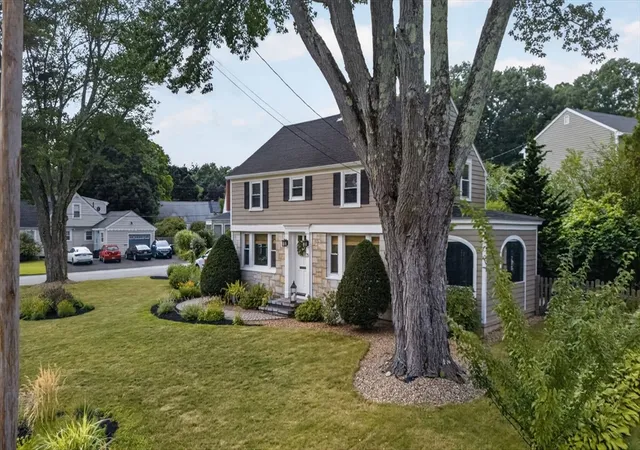 2nd image of 21 Ashland St, Nashua, NH 03064 | MLS# 73565747