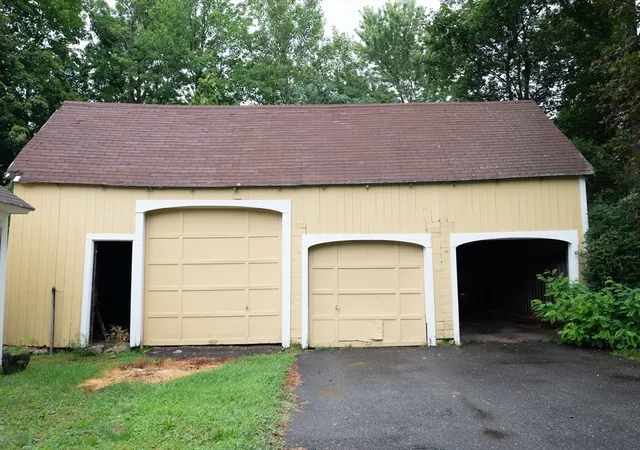4th image of 106 Beal St, Lunenburg, MA 01462 | MLS# 73565281