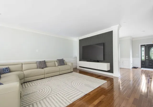 Photo 4 of Single family home for sale at 257 Prospect St, Auburn, MA 01501 | MLS# 73565971 | Listing updated on 2026-10-06