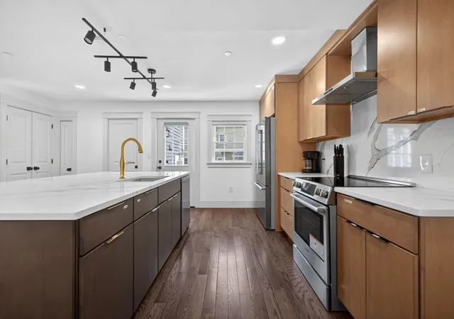 Photo 3 of Single family home for sale at 10 Osborne, Salem, MA 01970 | MLS# 73550286 | Listing updated on 2026-09-14
