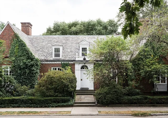 1st image of 180 Ivy St, Brookline, MA 02446 | MLS# 73466199