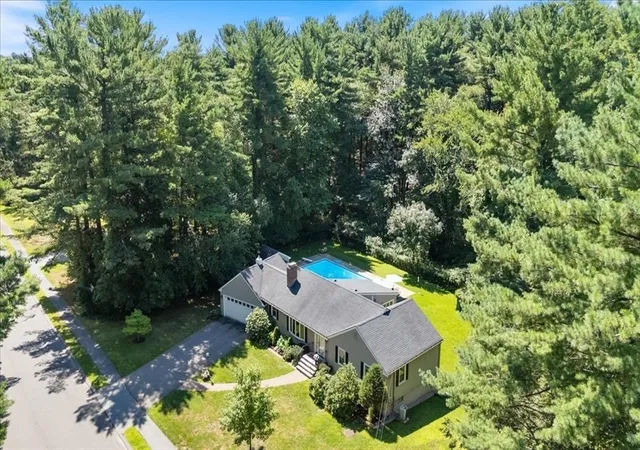 3rd image of 15 Chatham Way, Lynnfield, MA 01940 | MLS# 73561900