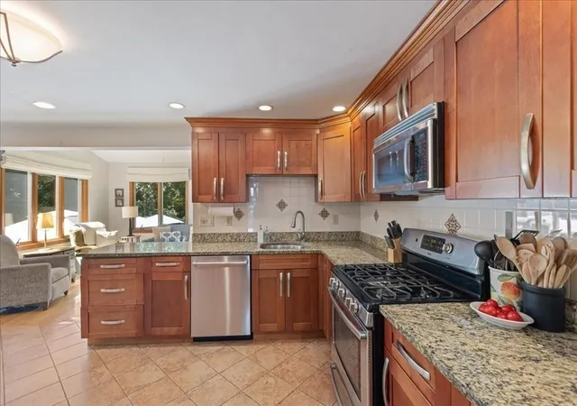 5th image of 15 Chatham Way, Lynnfield, MA 01940 | MLS# 73561900