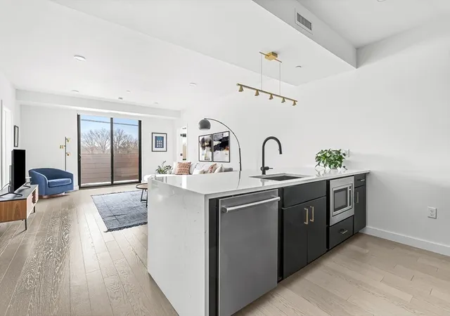 Listing Photo 4 - Condo for sale in building located at 395 Alewife Brk Pkwy, Somerville, MA 02144 - Unit #3H