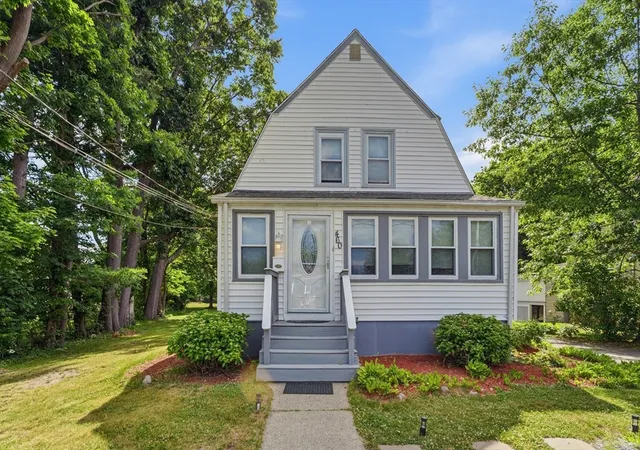 1st image of 460 Salem St, Rockland, MA 02370 | MLS# 73538910