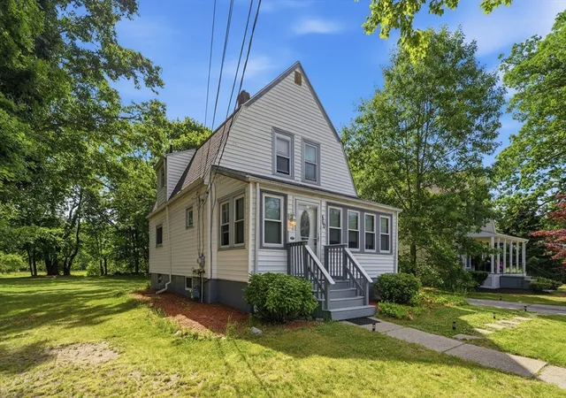 3rd image of 460 Salem St, Rockland, MA 02370 | MLS# 73538910