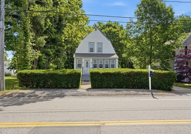 4th image of 460 Salem St, Rockland, MA 02370 | MLS# 73538910