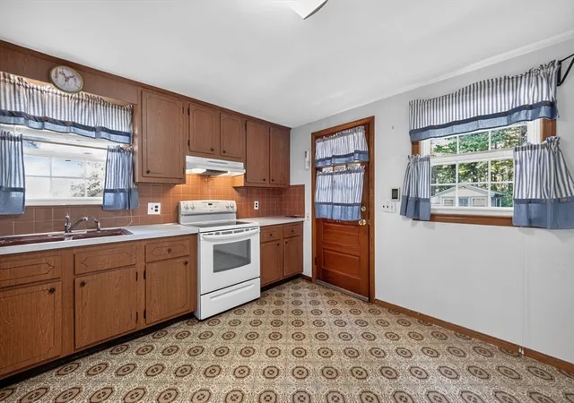 4th image of 1 Ridgeway Ave, Billerica, MA 01821 | MLS# 73549233