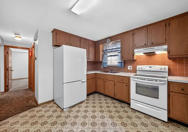 5th image of 1 Ridgeway Ave, Billerica, MA 01821 | MLS# 73549233