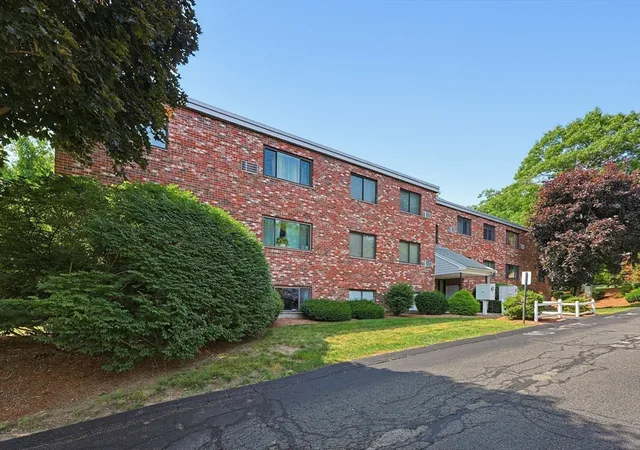 2nd image of 65 Milliken Ave #3, Franklin, MA 02038 | MLS# 73554037