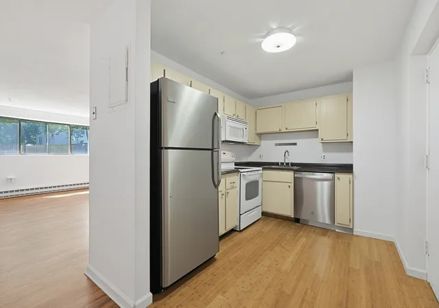 3rd image of 65 Milliken Ave #3, Franklin, MA 02038 | MLS# 73554037
