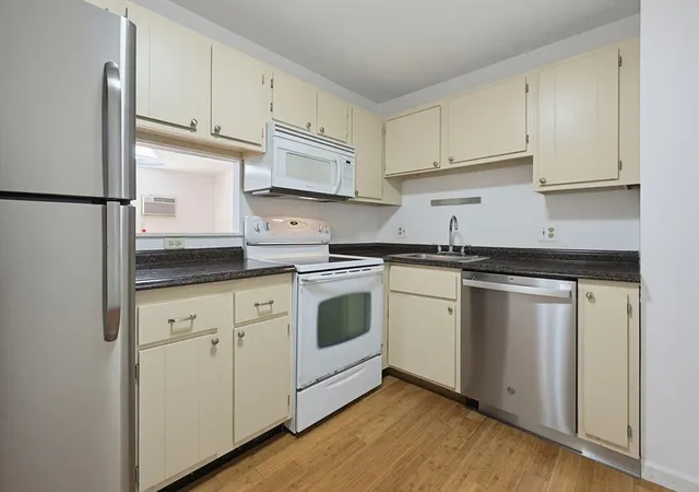 4th image of 65 Milliken Ave #3, Franklin, MA 02038 | MLS# 73554037