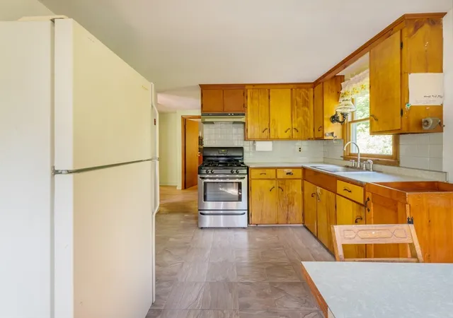 Photo 4 of Sale Pending at 29 Puritan Rd, Buzzards Bay, MA 02532 | MLS# 73555122 | Listing updated on 2026-08-27