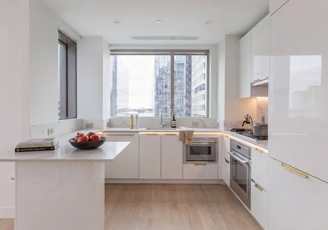 2nd image of 133 Seaport Blvd #902, Boston, MA 02210 | MLS# 73531999