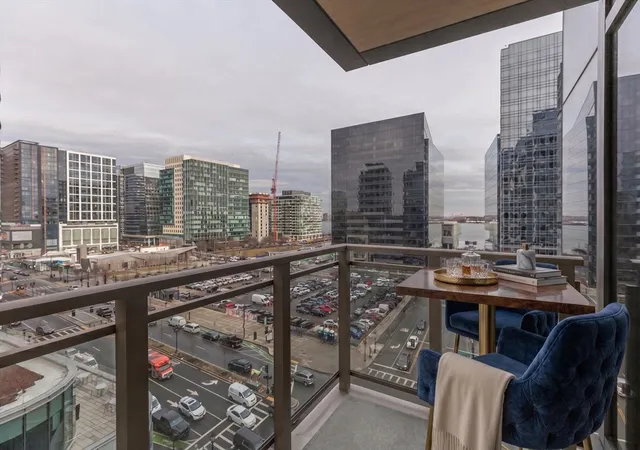3rd image of 133 Seaport Blvd #902, Boston, MA 02210 | MLS# 73531999