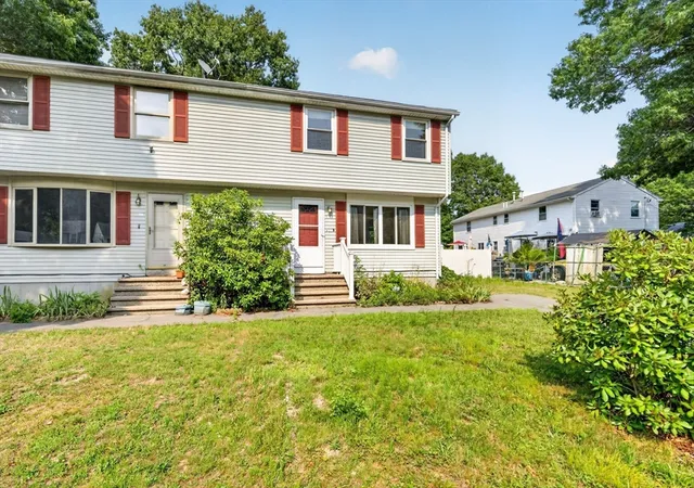 3rd image of 17 Pine Knoll Ln #B, Taunton, MA 02780 | MLS# 73552064