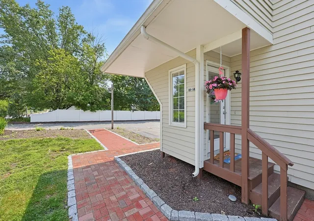 2nd image of 1 Strathmore Shire Dr #A, Uxbridge, MA 01569 | MLS# 73553687