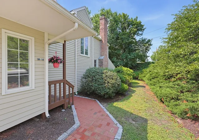 3rd image of 1 Strathmore Shire Dr #A, Uxbridge, MA 01569 | MLS# 73553687