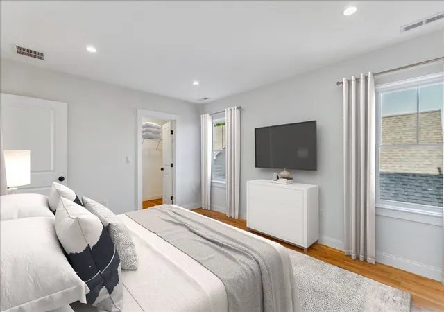 5th image of 138 Myrtle St, Waltham, MA 02453