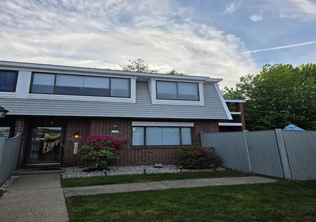 Homes for sale in Stoughton, MA | 206 Greenbrook Dr #206, Stoughton, MA 02072 | MLS# 73527932