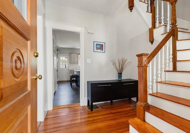 3rd image of 15 Greenleaf Ave, Medford, MA 02155 | MLS# 73553230