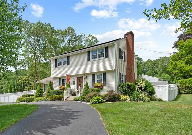 Homes for sale in Wilbraham, MA | 27 Linwood Dr, Wilbraham, MA 01095 | MLS# 73528318