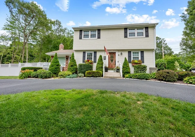 Homes for sale in Wilbraham, MA | 27 Linwood Dr, Wilbraham, MA 01095 | MLS# 73528318