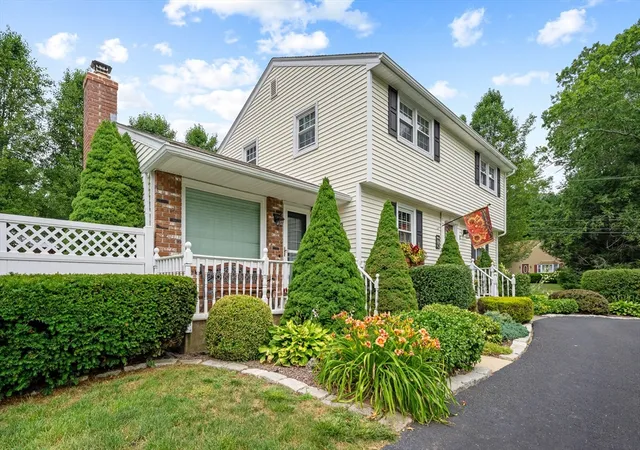Homes for sale in Wilbraham, MA | 27 Linwood Dr, Wilbraham, MA 01095 | MLS# 73528318