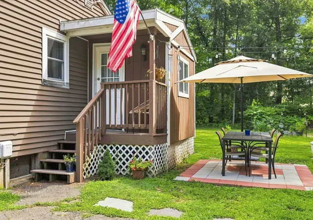 3rd image of 40 Lake Shore Dr, Middleboro, MA 02346 | MLS# 73559110