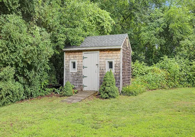 27th image of 11 Crestview Dr, Hadley, MA 01035 | MLS# 73548056