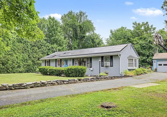 4th image of 11 Crestview Dr, Hadley, MA 01035 | MLS# 73548056