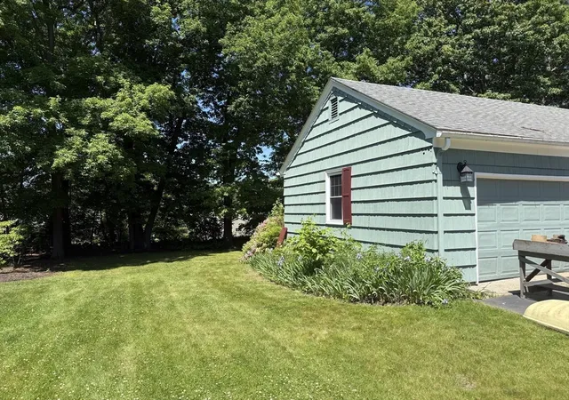 4th image of 50 Edgewood Rd, Shrewsbury, MA 01545 | MLS# 73541965