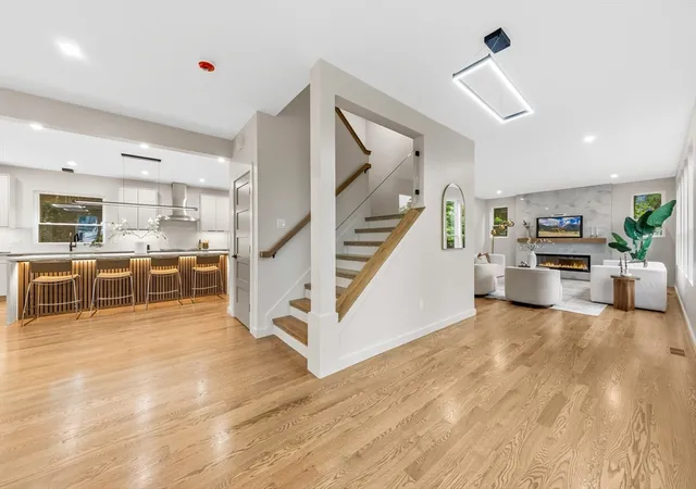 5th image of 95 Grandview Rd, Arlington, MA 02476 | MLS# 73532026