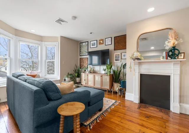 1st image of 18 Lawrence St #3, Charlestown, MA 02129 | MLS# 73338847