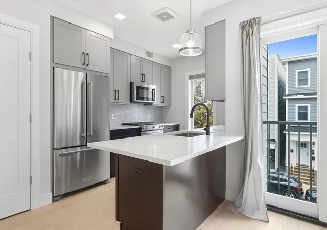 Listing Photo 5 - Condo for sale in The Two Eight Seven located at 287 Maverick St, Boston, MA 02128 - Unit #U202