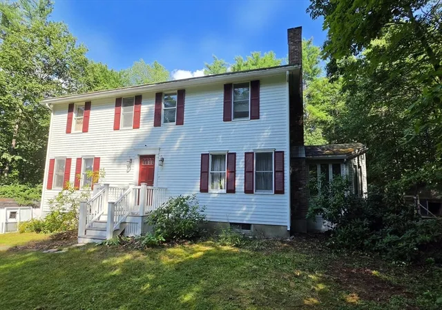 Photo 3 of Single family home for sale at 2 Greenleaf Dr, Exeter, NH 03833 | MLS# 73560723 | Listing updated on 2026-09-18