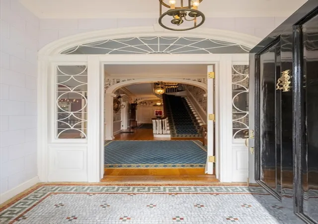 Photo 3 of Sale Pending at 40 Chestnut St, Salem, MA 01970 | MLS# 73501166 | Listing updated on 2026-04-25