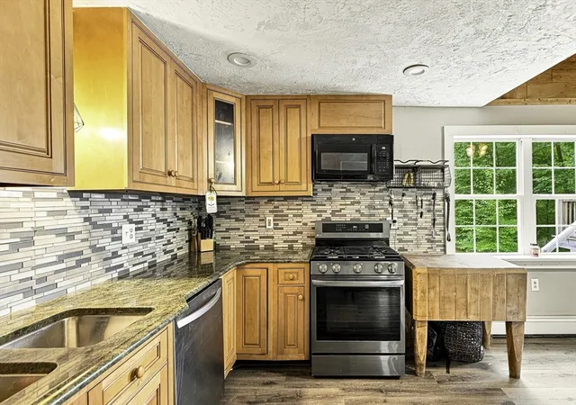 Photo 3 of Single family home for sale at 188 Maple St, Douglas, MA 01516 | MLS# 73563058 | Listing updated on 2026-10-10