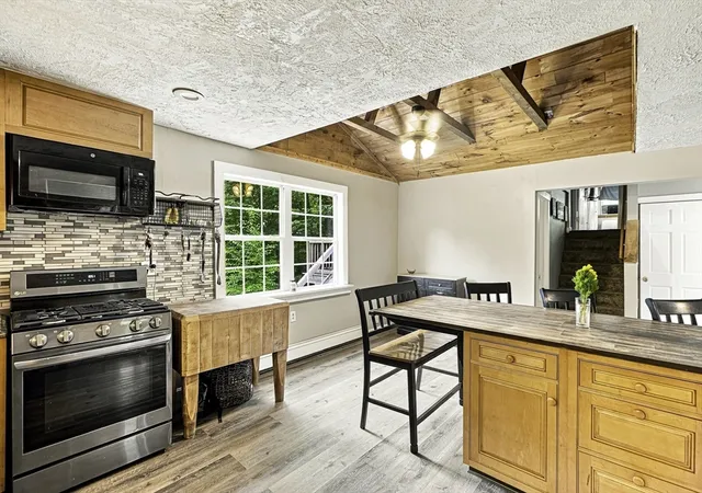 Photo 4 of Single family home for sale at 188 Maple St, Douglas, MA 01516 | MLS# 73563058 | Listing updated on 2026-10-10
