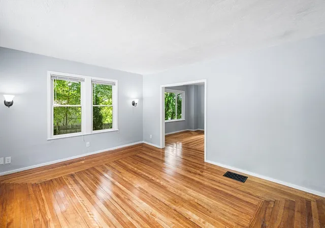 5th image of 10 Nutting St, Fitchburg, MA 01420 | MLS# 73553376