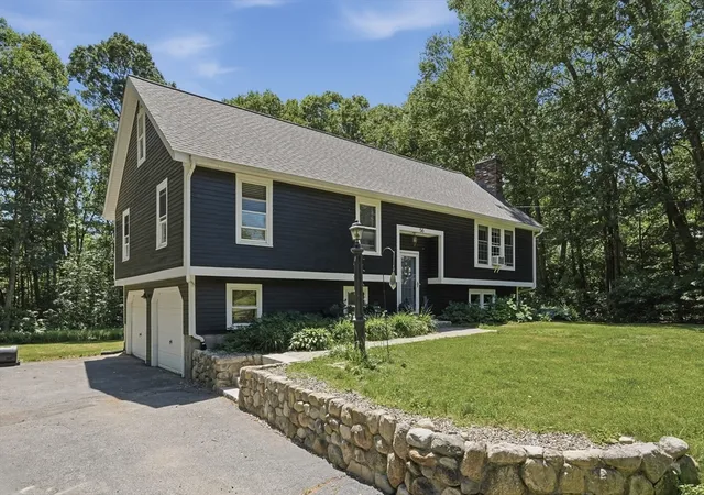 Homes for sale in Uxbridge, MA | 56 King Street, Uxbridge, MA 01569 | MLS# 73534359