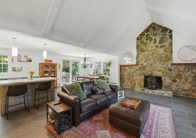 Homes for sale in Uxbridge, MA | 56 King Street, Uxbridge, MA 01569 | MLS# 73534359