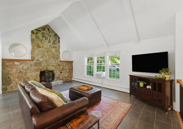 Homes for sale in Uxbridge, MA | 56 King Street, Uxbridge, MA 01569 | MLS# 73534359