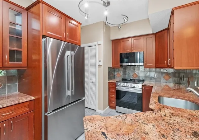 Homes for sale in Braintree, MA | 49 Bradford Commons Ln #49, Braintree, MA 02184 | MLS# 73526061