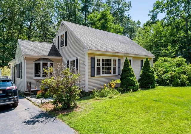 1st image of 19 Middle Rd, Amesbury, MA 01913 | MLS# 73556396