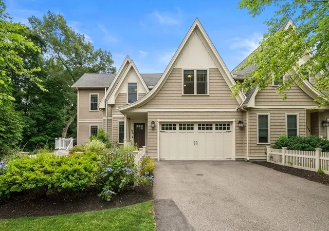 1st image of 126 Walnut St #126, Wellesley Hills, MA 02481 | MLS# 73554554