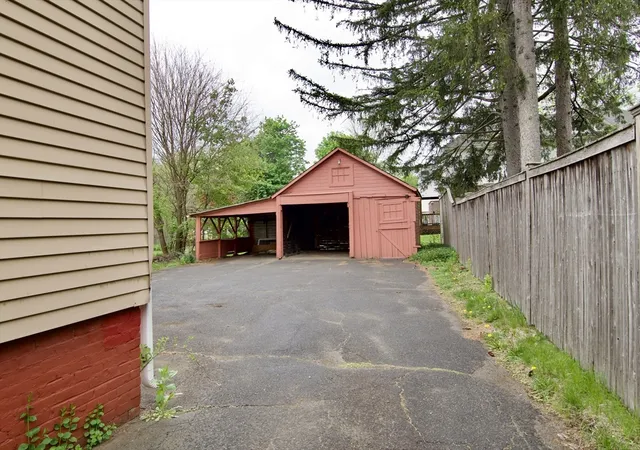 3rd image of 33 Noble St, Westfield, MA 01085 | MLS# 73545092