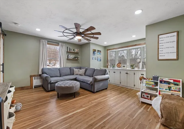 5th image of 127 N Main St, West Boylston, MA 01583 | MLS# 73491498