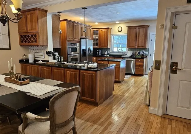 3rd image of 14 Dansereau Pl #14, Middleton, MA 01949 | MLS# 73546428